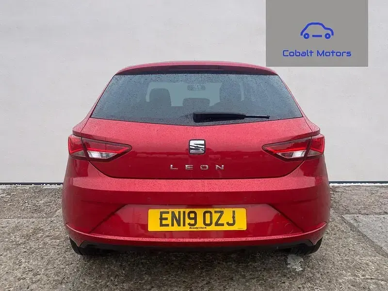 Used Seat Leon SE Dynamic 130 HP (95 kW) 2019 Red Hatchback