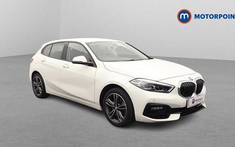Used BMW 118 Sport Line 136 HP (100 kW) 2021 White Hatchback