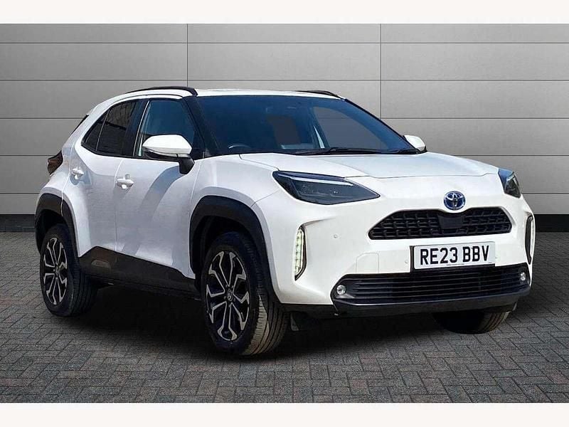 White Used 2023 Toyota Yaris Cross Design SUV | £18,450 (Fair price) - Image 1/3