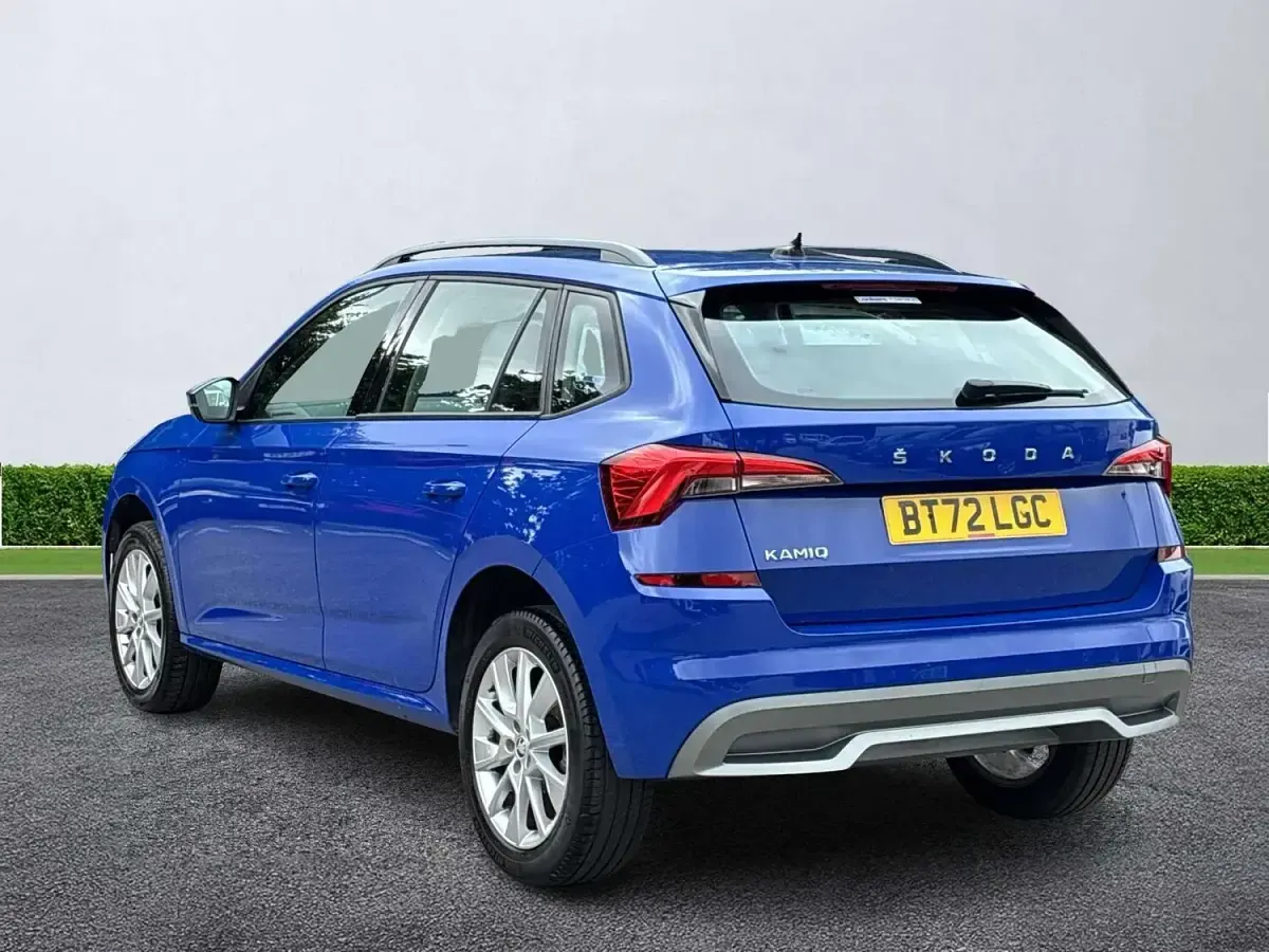 Used Skoda Kamiq SE 95 HP (69 kW) 2022 Blue SUV