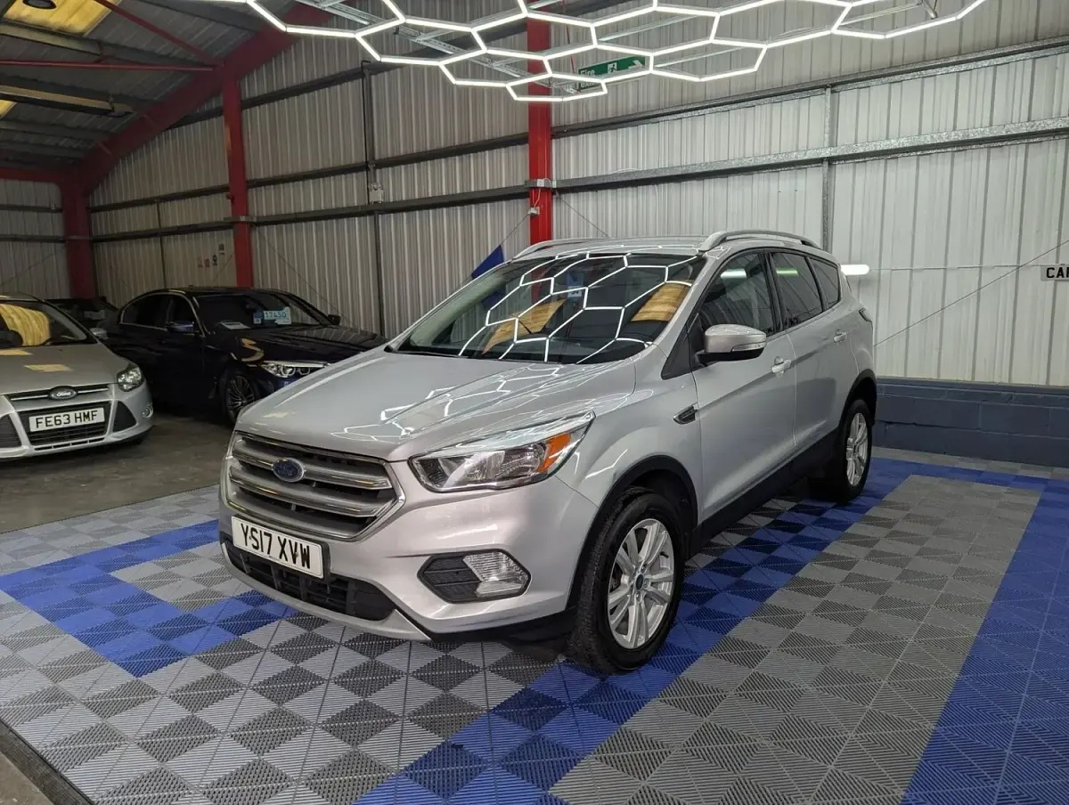 Used Ford Kuga Zetec 120 HP (88 kW) 2017 Silver SUV