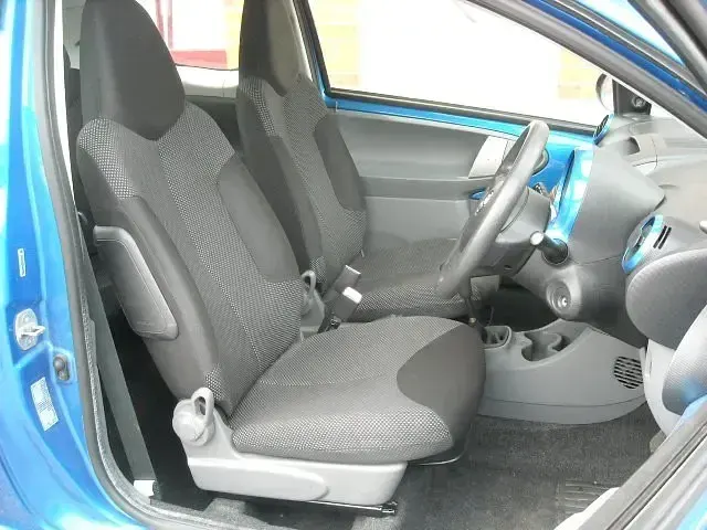 Begagnad Toyota Aygo 67 HK (49 kW) 2009 Blå Halvkombi