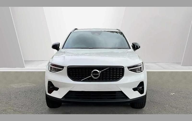 New Volvo XC40 Plus 161 HP (118 kW) 2026 Silver SUV