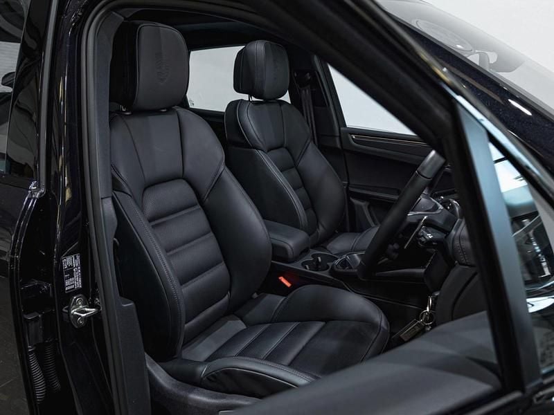 New Porsche Macan 265 HP (194 kW) 2026 Black SUV