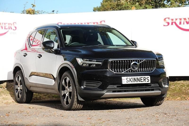 Black Used 2022 Volvo XC40 Inscription SUV | £24,795 (A bit pricey) - Image 1/4