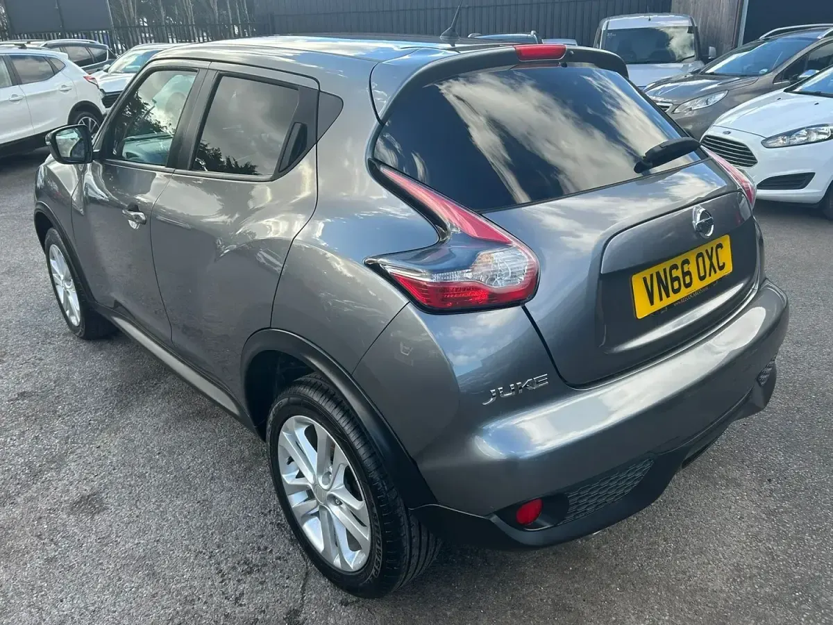 Used Nissan Juke N-Connecta 110 HP (80 kW) 2016 Grey SUV