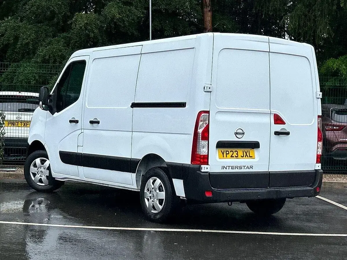 Used Nissan Interstar Tekna 110 HP (80 kW) 2023 White Van