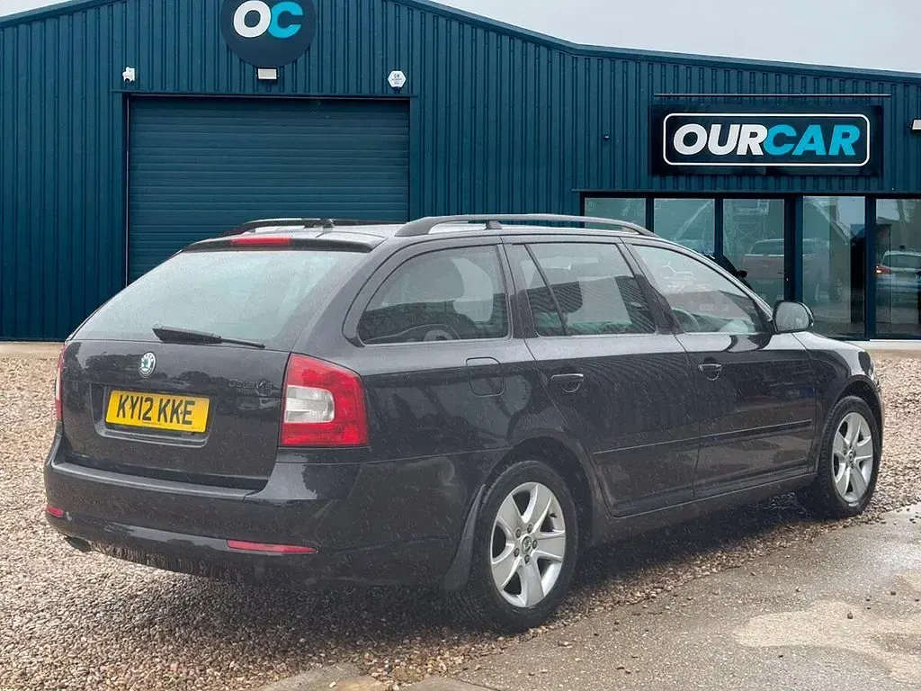 Used Skoda Octavia Elegance 122 HP (89 kW) 2012 Black Estate