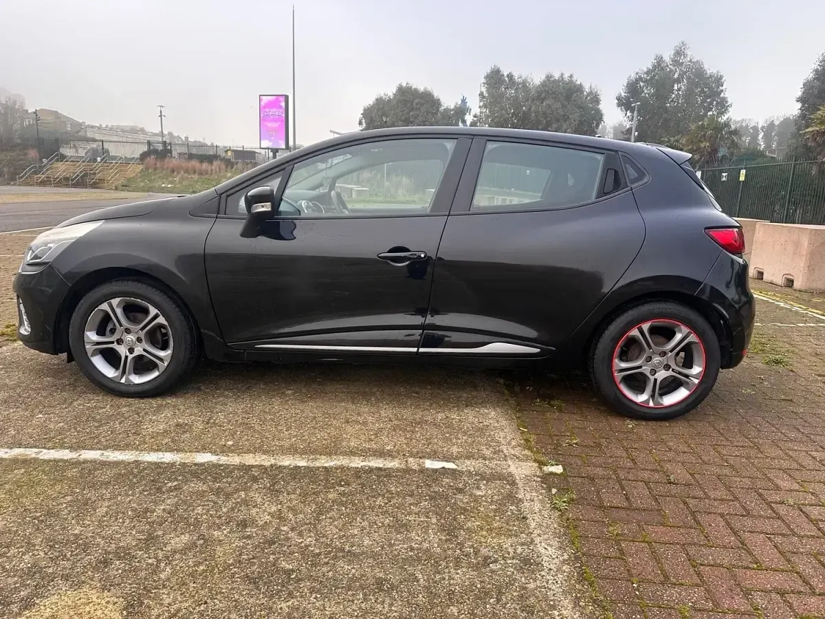 Used Renault Clio Dynamique 90 HP (66 kW) 2015 Black Hatchback
