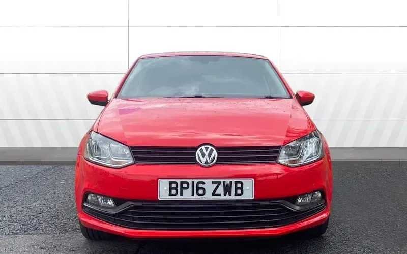Used VW Polo Match 90 HP (66 kW) 2016 Red Hatchback