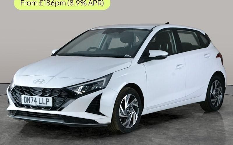Used Hyundai i20 Advanced 101 HP (74 kW) 2024 White Hatchback