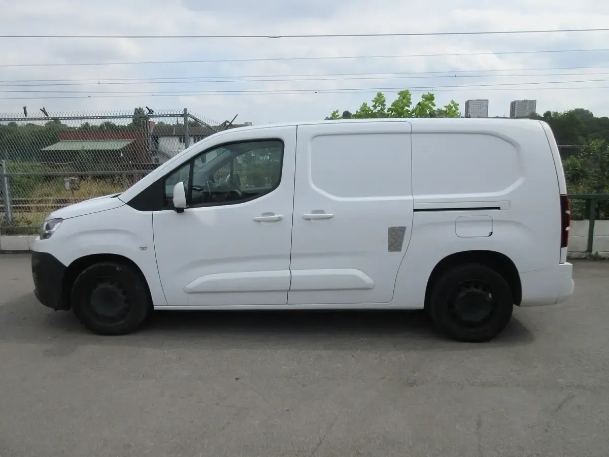Used Citroën Berlingo Start 100 HP (73 kW) 2019 White MPV