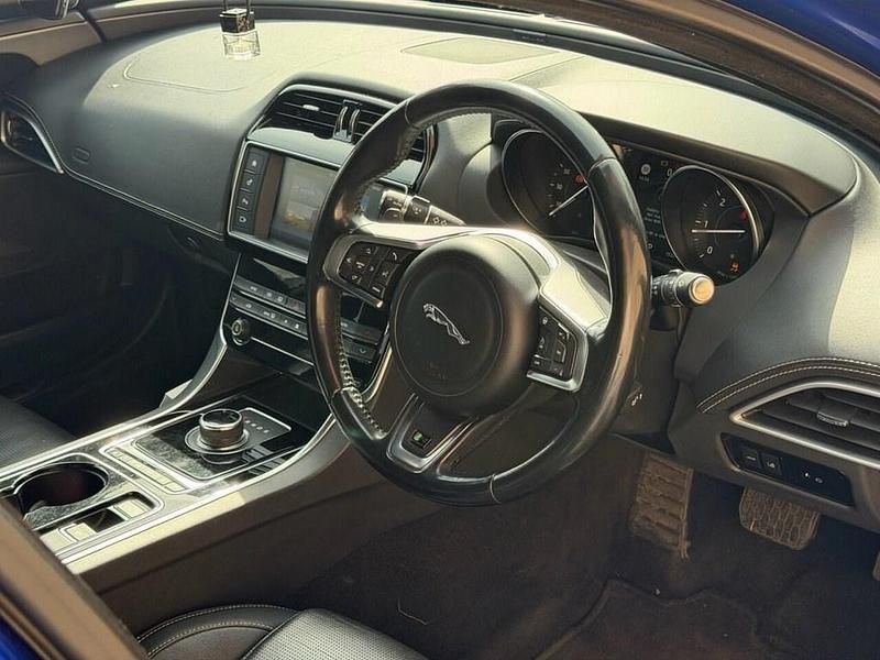 Used Jaguar XE R-Sport 180 HP (132 kW) 2017 Blue Sedan