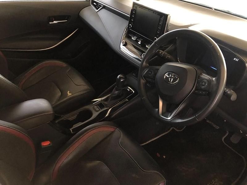 Used Toyota Corolla 122 HP (89 kW) 2021 Red Hatchback