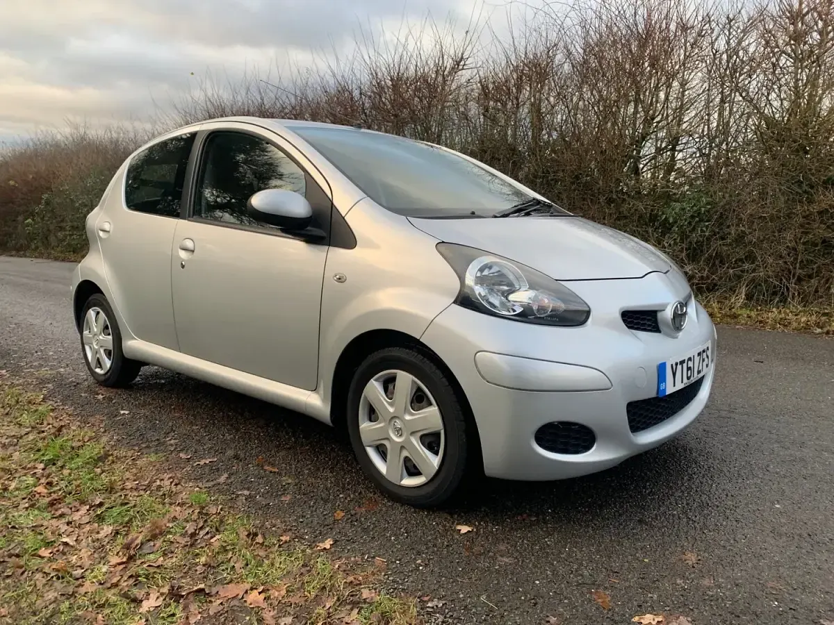 Used Toyota Aygo 68 HP (50 kW) 2011 Silver Hatchback