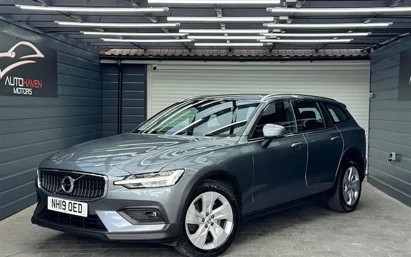 Begagnad Volvo V60 CC Plus 190 HK (139 kW) 2020 Kombi