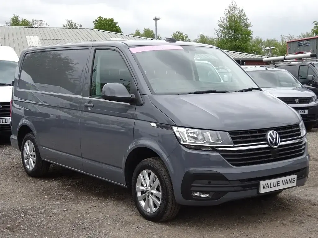 Usado VW Transporter Highline 2023 Gris Van
