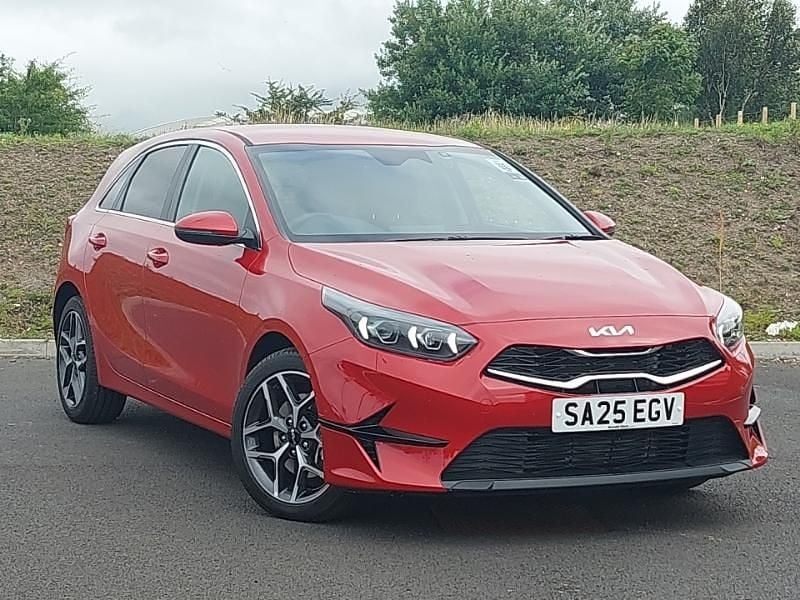Red Used 2025 Kia Ceed 3 Hatchback | £19,498 (Fair price) - Image 1/4