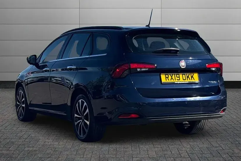 Used Fiat Tipo Lounge 118 HP (86 kW) 2019 Blue Estate