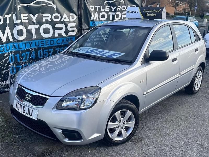 Used Kia Rio 2011 Silver Hatchback