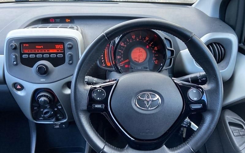 Used Toyota Aygo X-play 69 HP (50 kW) 2018 Hatchback