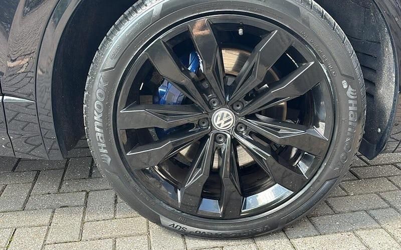 Used 2023 VW Touareg R-line SUV | £29,799 (Fair price) - Image 1/4