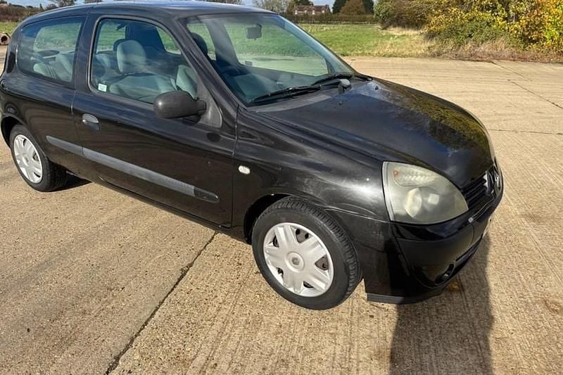 Black Used 2005 Renault Clio II R.S. Hatchback | £750 (A bit pricey) - Image 1/1