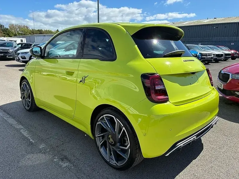 Used Abarth 500e Turismo 114 kW (155 HP) 2024 Acid green Hatchback