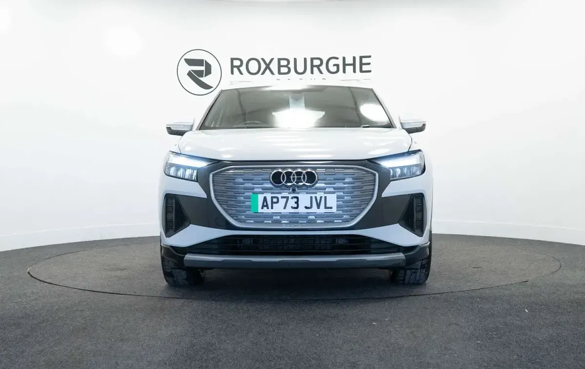 Käytetty Audi Q4 e-tron Sport 210 kW (286 HP) 2023 Valkoinen Katumaasturi