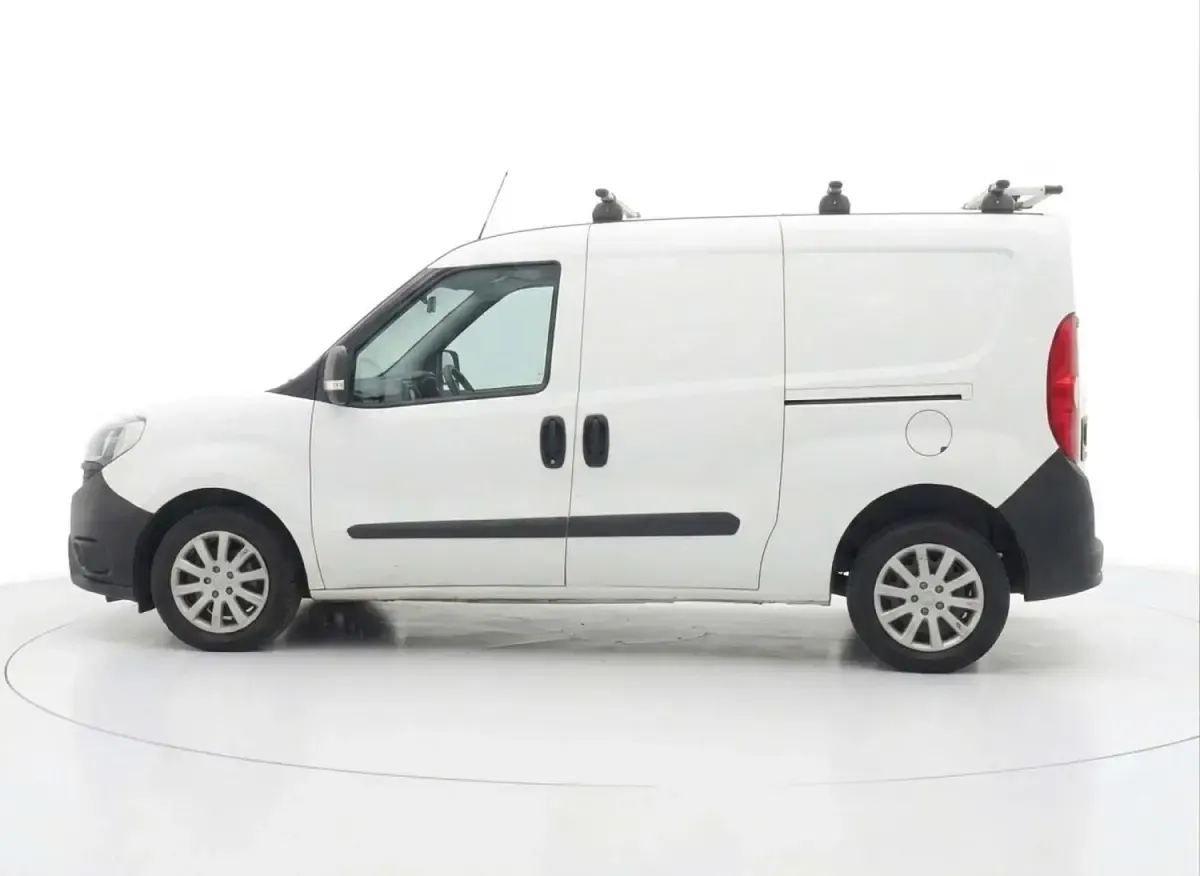 Used Vauxhall Combo 95 HP (69 kW) 2017 White MPV