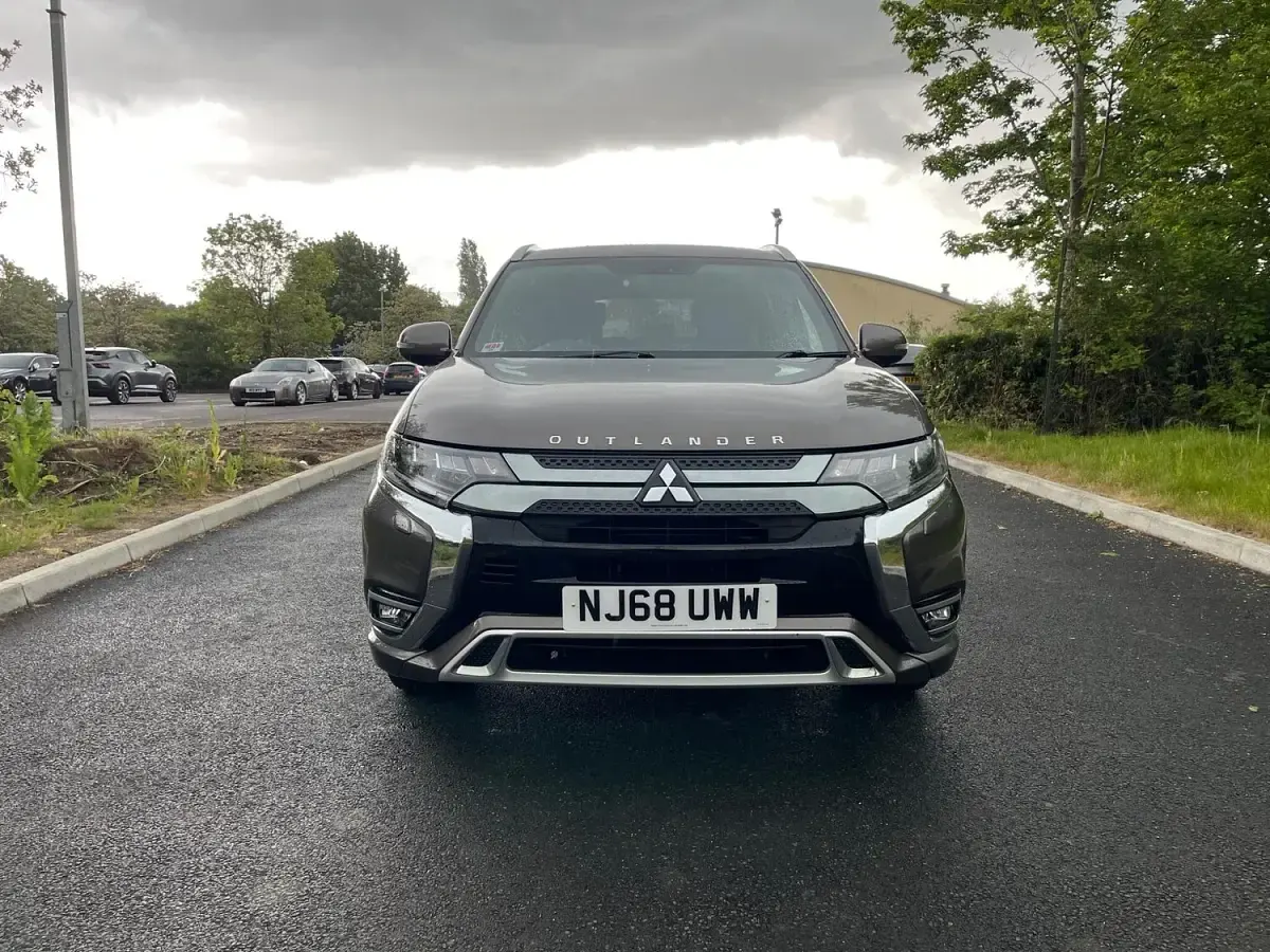 Used Mitsubishi Outlander P-HEV 174 HP (127 kW) 2018 Brown Estate