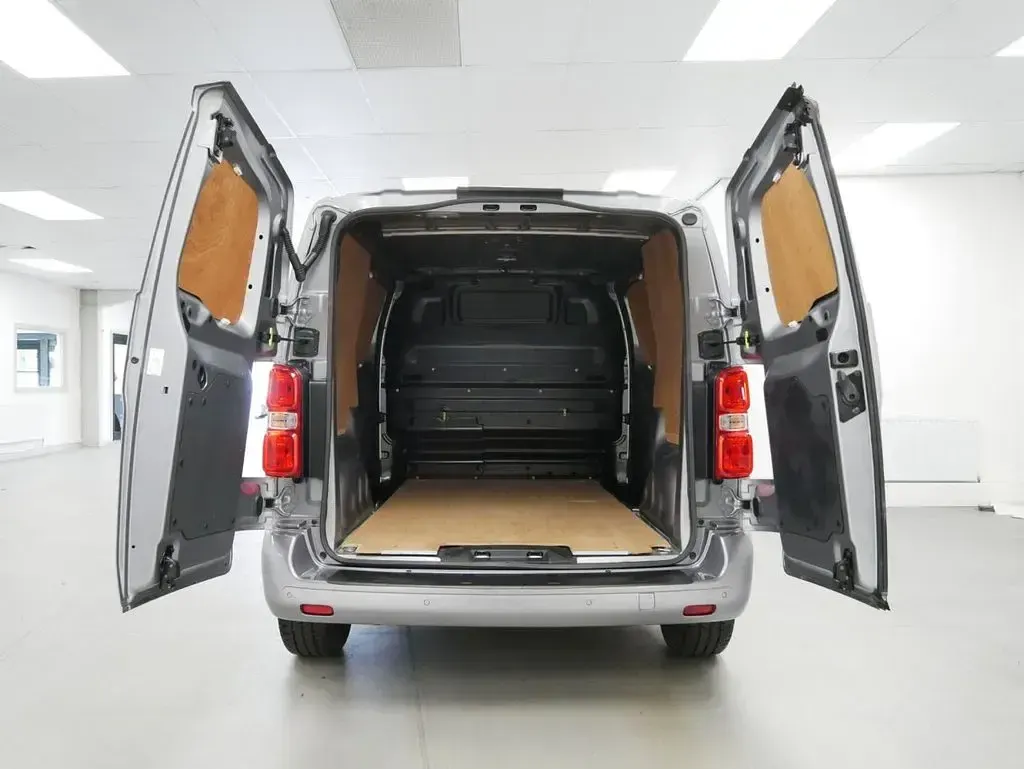 Used Vauxhall Vivaro Edition 120 HP (88 kW) 2023 Grey MPV