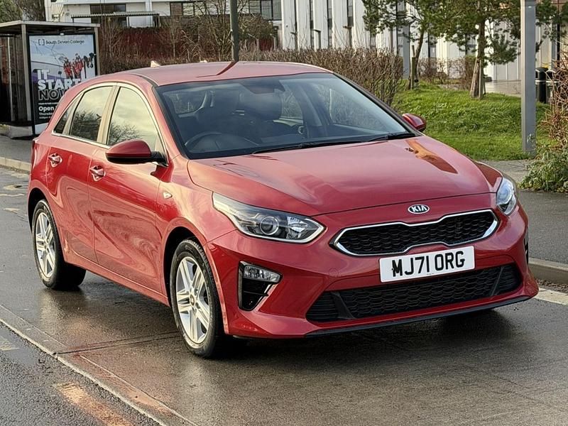 Used Kia Ceed 134 HP (98 kW) 2022 Red Hatchback