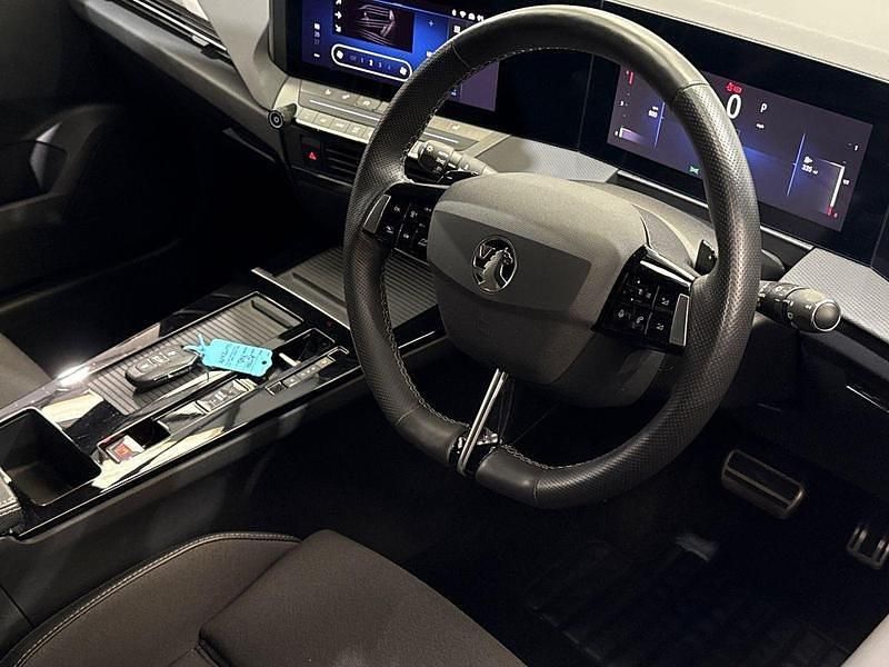 Used Vauxhall Astra 130 HP (95 kW) 2023 Red Estate