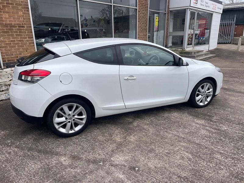 Used Renault Mégane Coupé Dynamique 2013 White Coupe