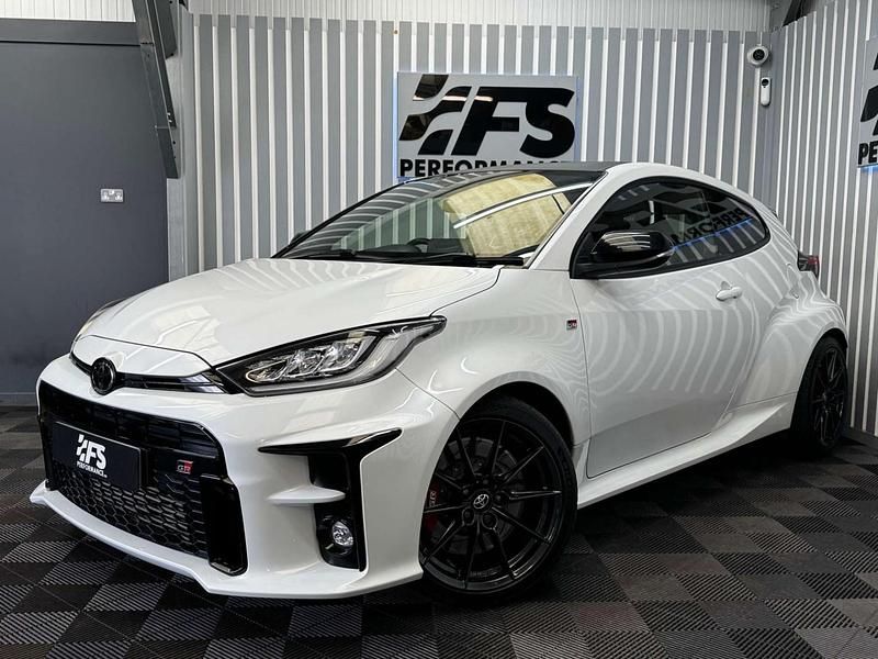 Used Toyota Yaris 320 HP (235 kW) 2021 White Hatchback