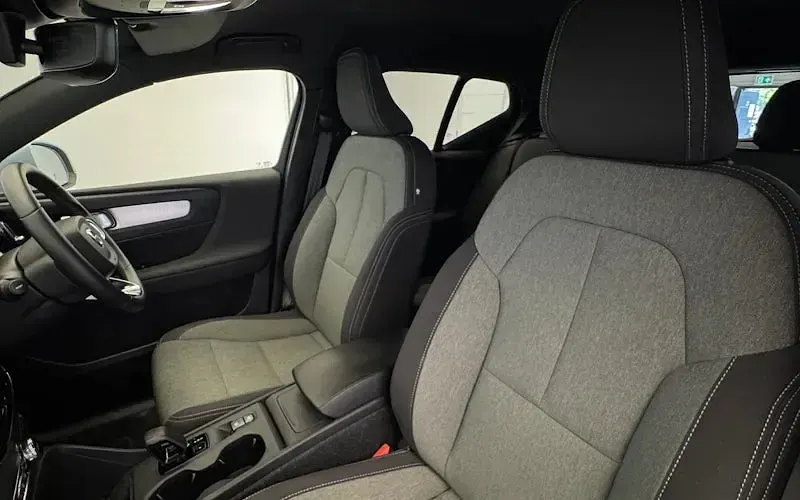 Used Volvo XC40 Core 163 HP (119 kW) 2024 Blue SUV