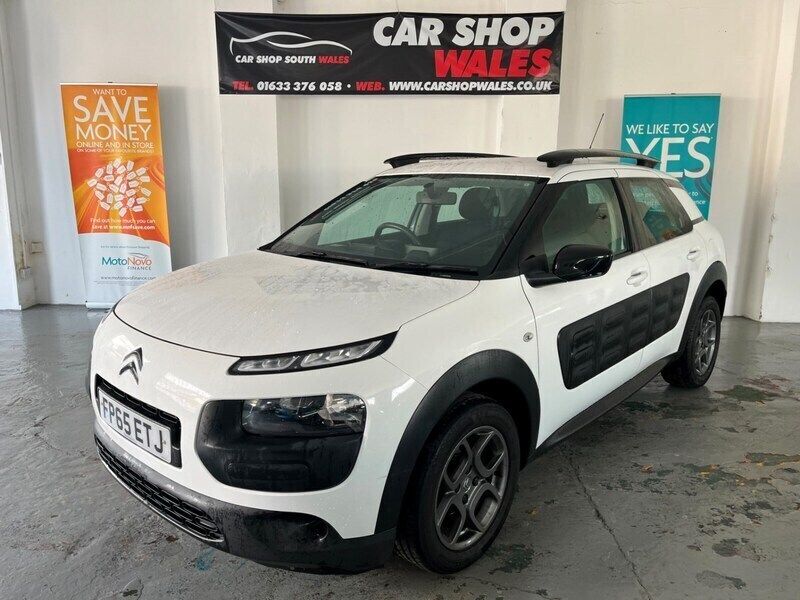 White Used 2015 Citroën C4 Cactus Feel Hatchback | £5,299 (A bit pricey) - Image 1/4