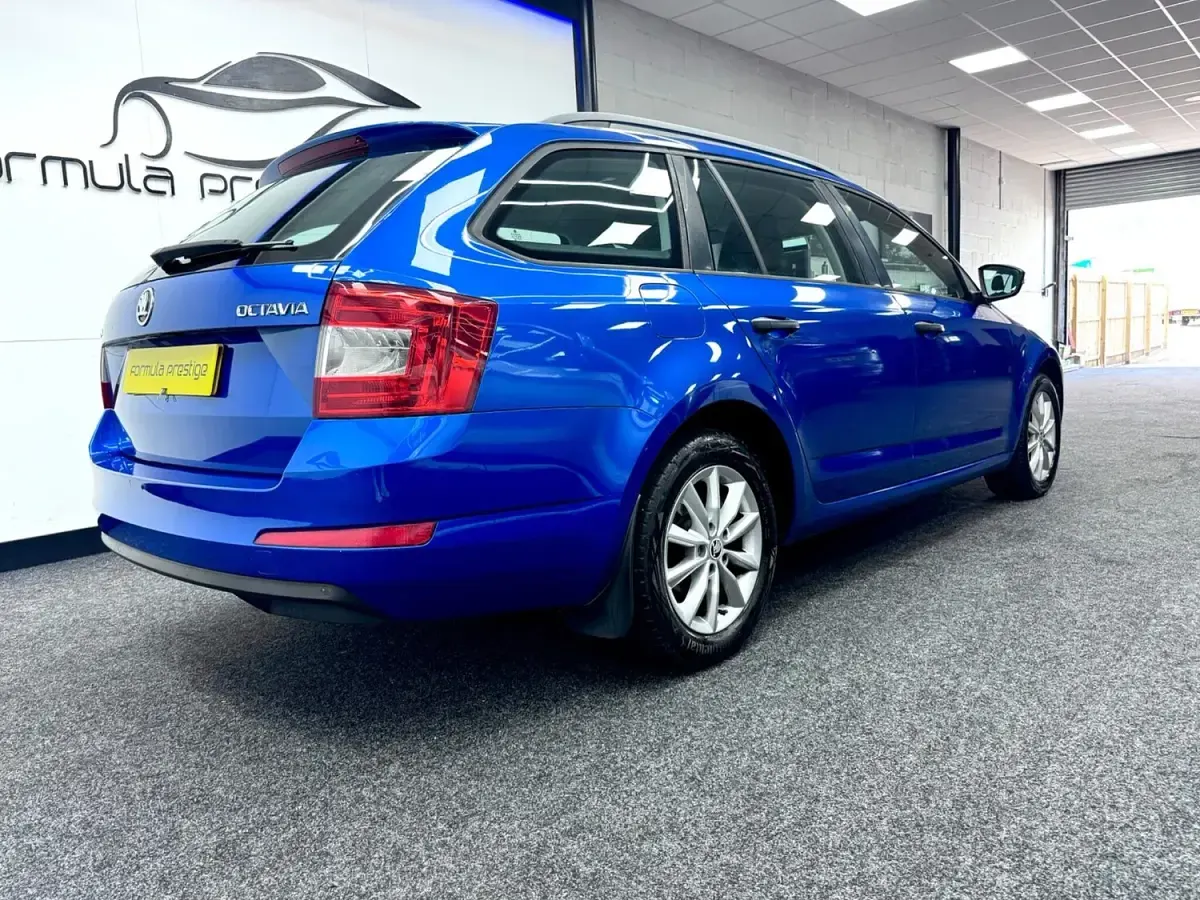 Used Skoda Octavia 110 HP (80 kW) 2015 Blue Estate
