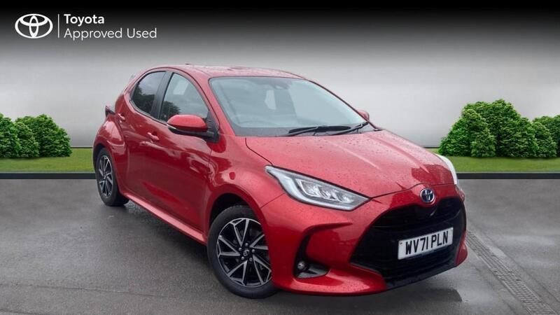 Red Used 2021 Toyota Yaris Hybrid Design | £14,358 - Image 1/4