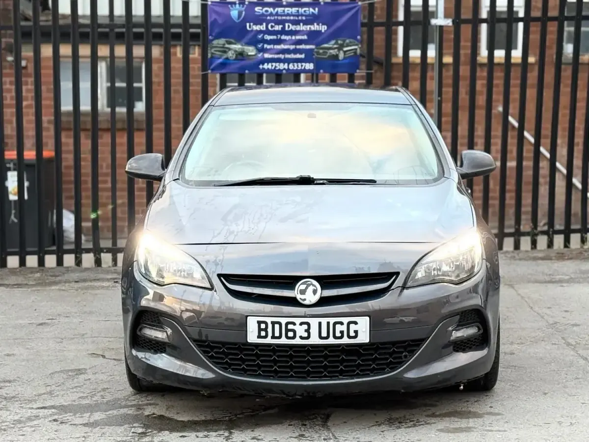 Usado Vauxhall Astra Edition 2013 Gris Utilitario