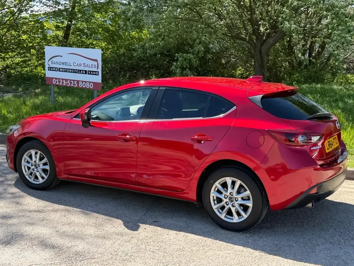 Used Mazda 3 2014 Red Hatchback