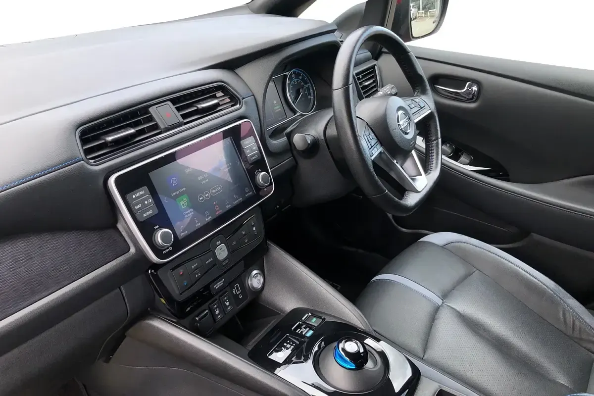Used Nissan Leaf Tekna 110 kW (150 HP) 2019 Red Hatchback