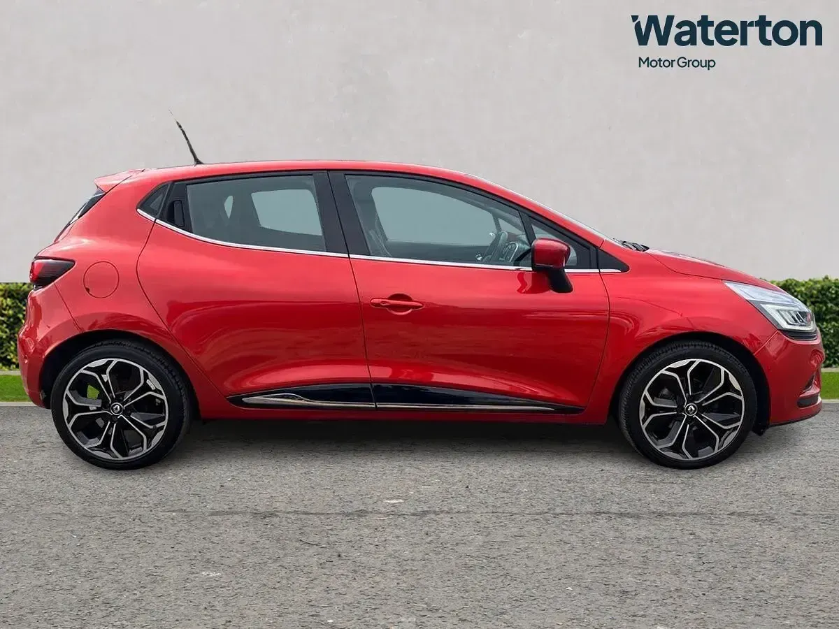 Used Renault Clio Signature 88 HP (64 kW) 2018 Red Hatchback