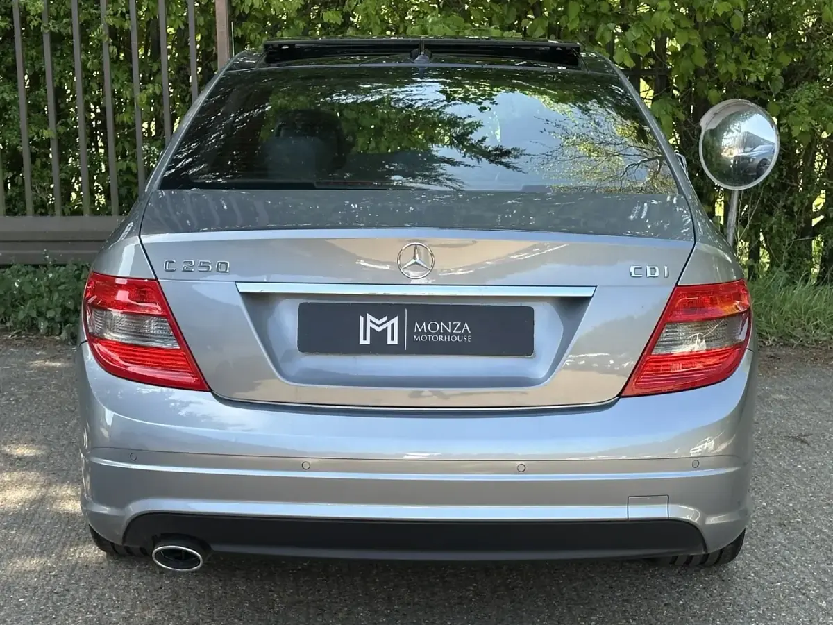 Begagnad Mercedes C250 2011 Silver Sedan