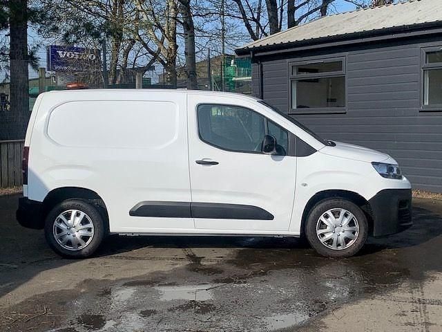Used Citroën Berlingo 100 HP (73 kW) 2022 White MPV