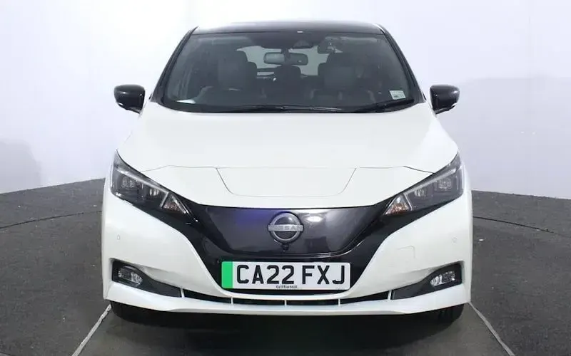 Gebraucht Nissan Leaf Tekna 160 kW (218 PS) 2022 Weiß Kleinwagen