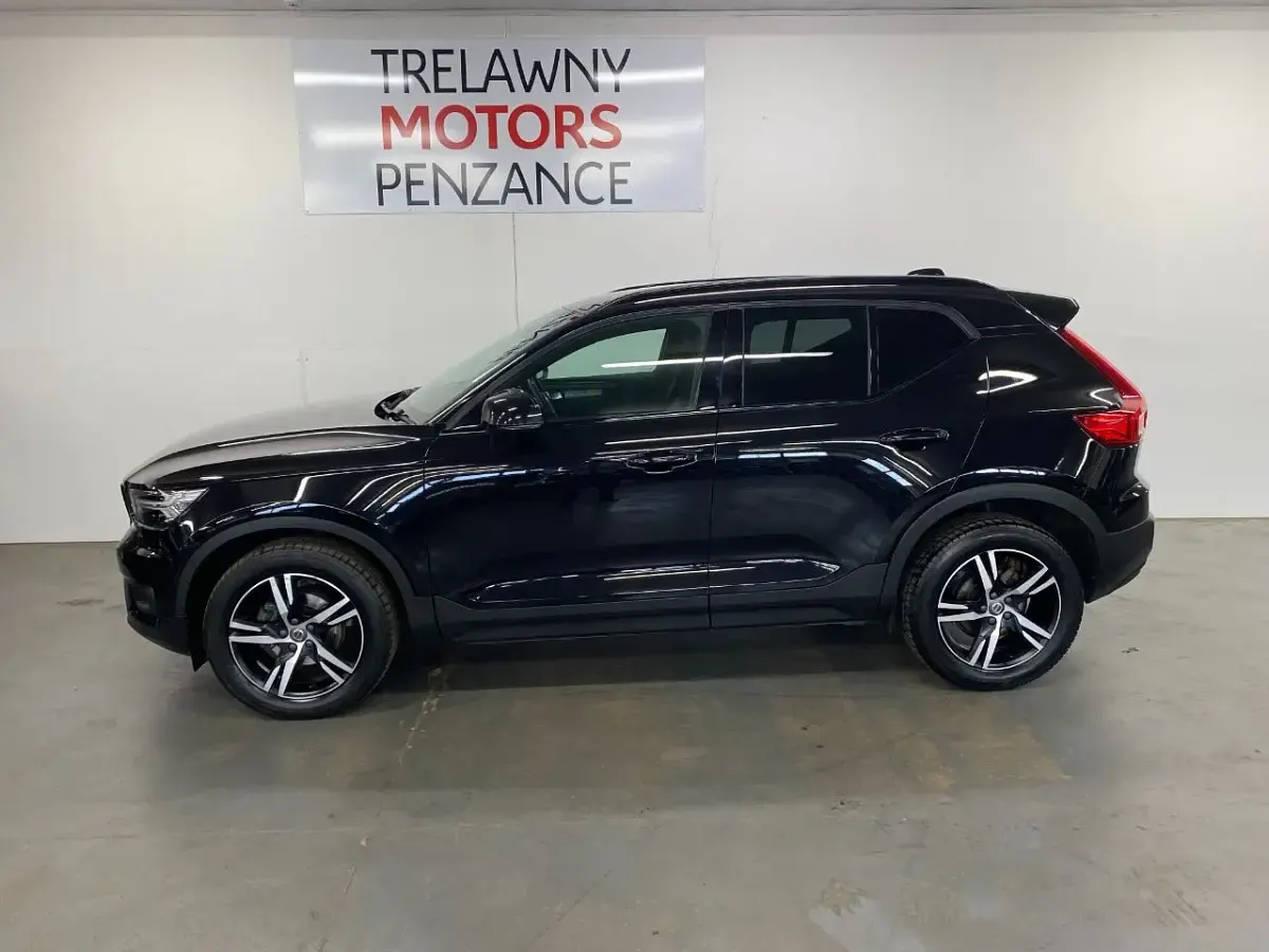 Used Volvo XC40 R-Design 163 HP (119 kW) 2021 Black SUV