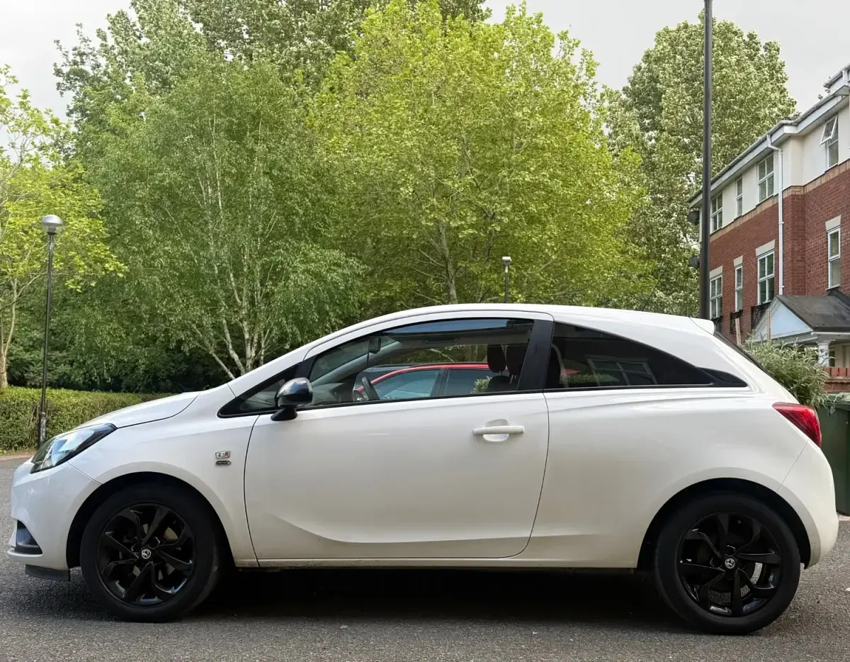 Second-hand Vauxhall Corsa 2019 Alb Hatchback