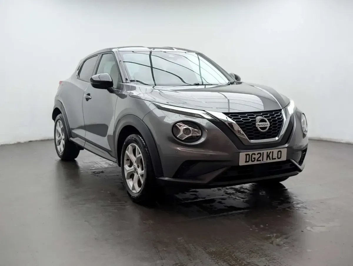 Usado Nissan Juke N-Connecta 114 HP (83 kW) 2021 Cinzento SUV